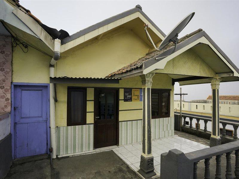 Spot On 2126 Bromo Indah Homestay Probolinggo Zewnętrze zdjęcie