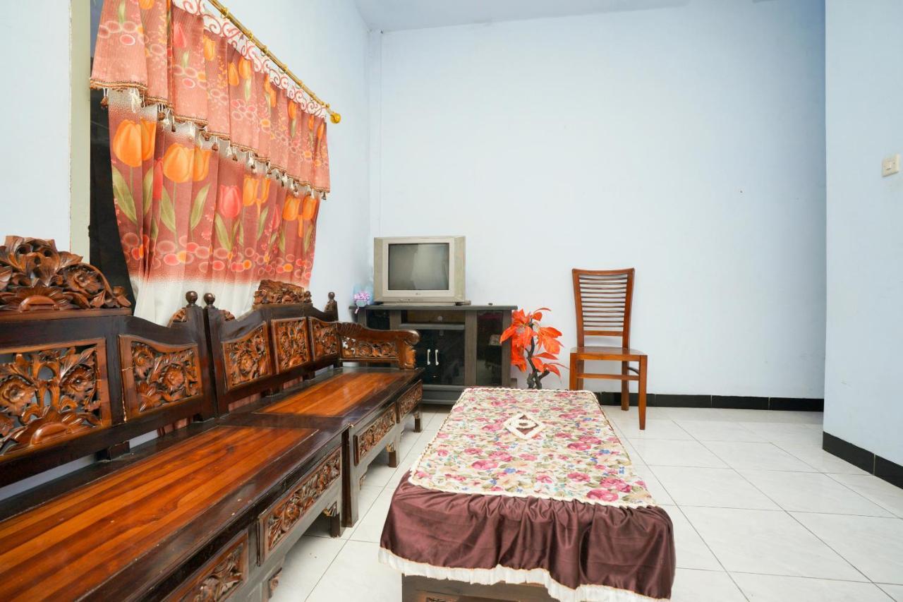 Spot On 2126 Bromo Indah Homestay Probolinggo Zewnętrze zdjęcie